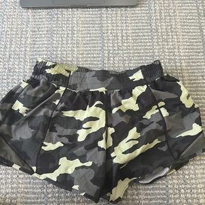 Lulu shorts, light camo, size 8 tall, length 4